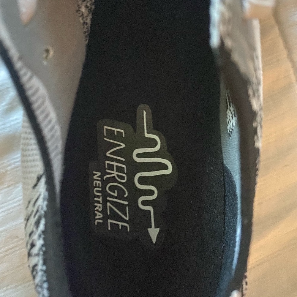 Brooks Levitate 4 Road Running Shoes - Picture 11 of 13